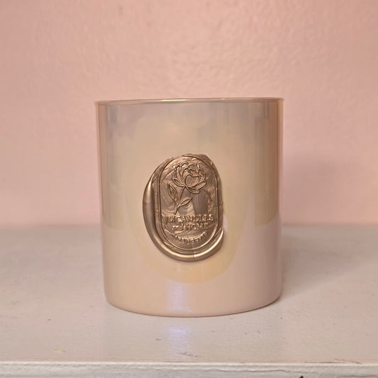 Embrace the perfect summer candle